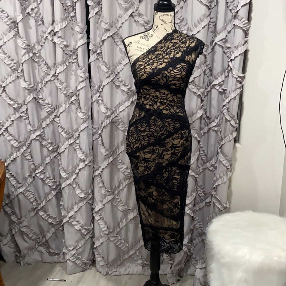 XS blk off the shoulder lace dress